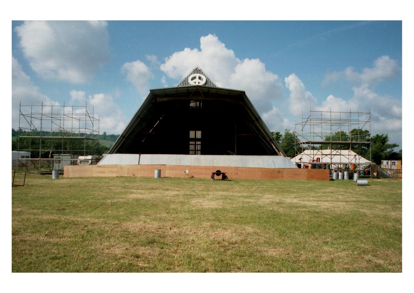 glastonbury 1986 - pyramid by rab lewin