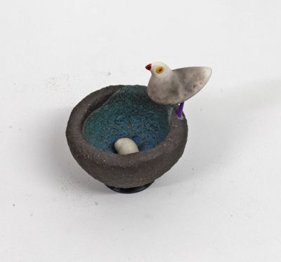 stoneware bird nest III, with grey bird & shell by Chris Barnes